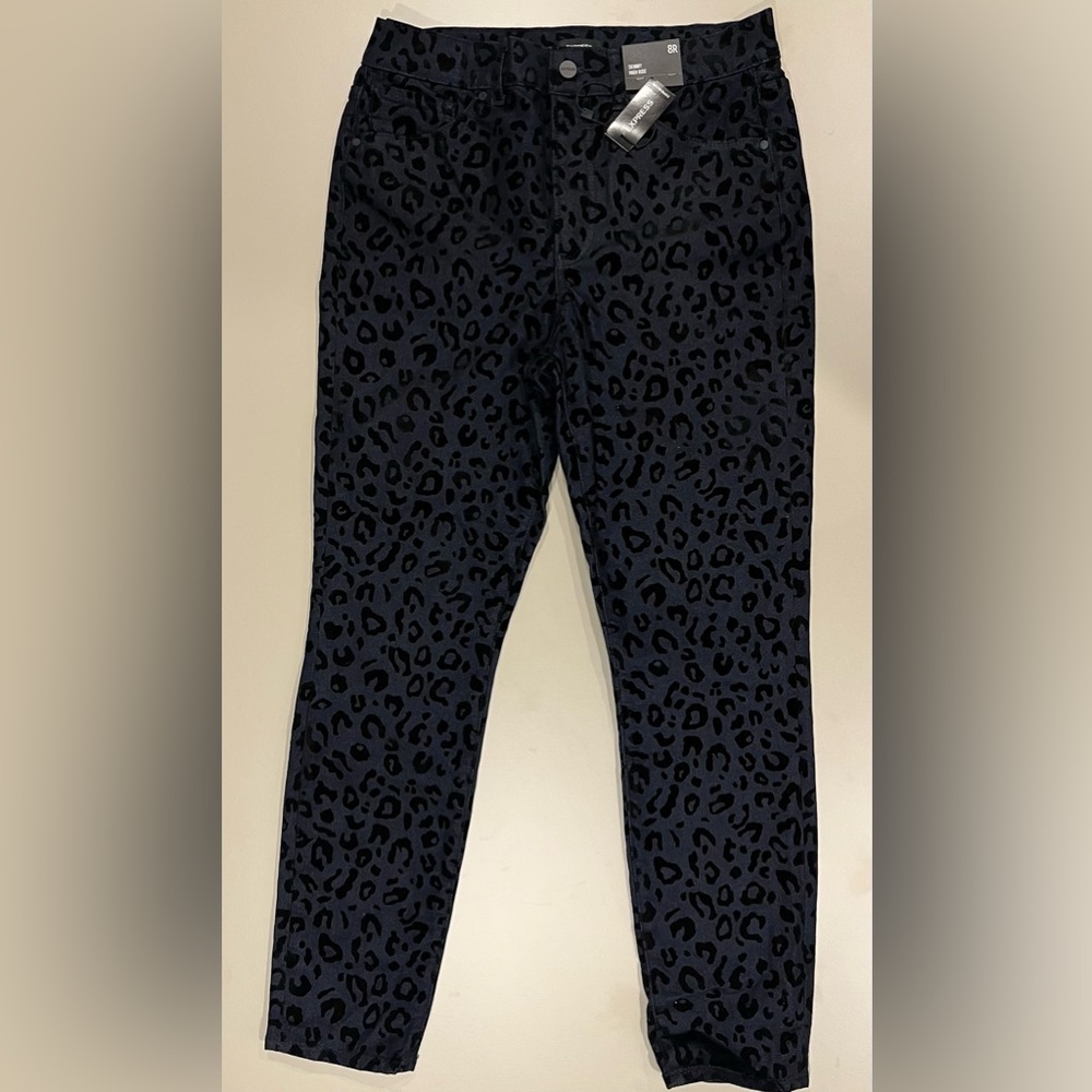 Express Dark Patterned Shorts - Picture 5 of 6